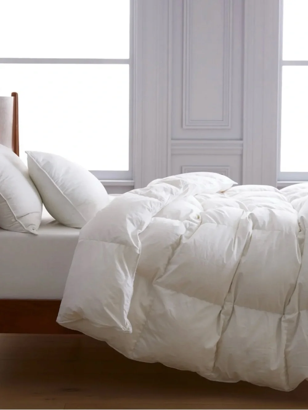 Queen Luxe European Goose Down Comforter - All Season - Retail $284